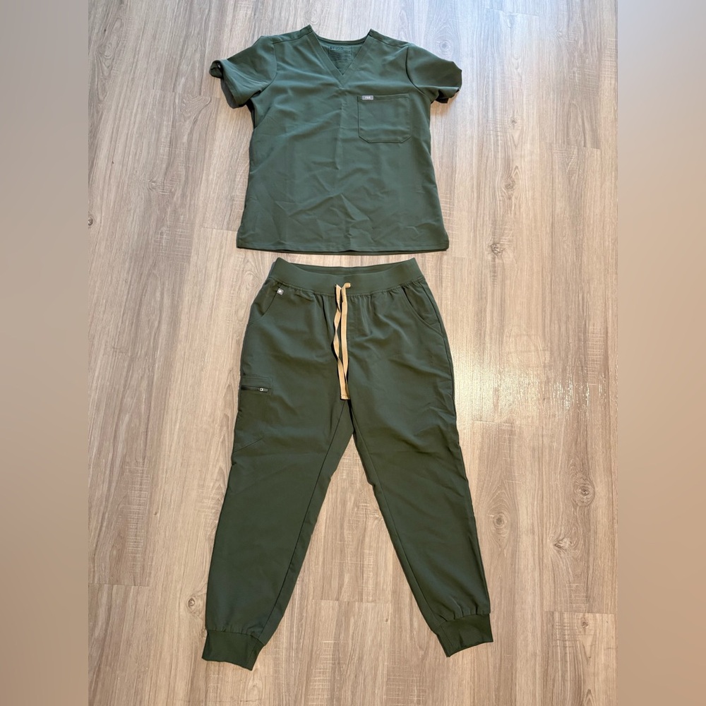 Figs Women's Moss Scrub Set